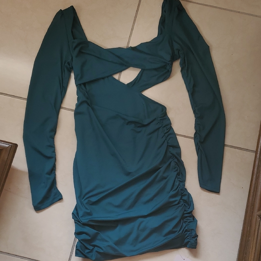 Green Asymmetrical Bodycon Dress with Long Sleeves and Cut Out for Cocktail